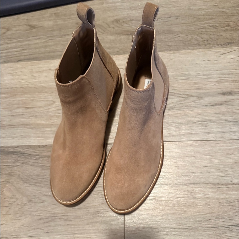 Steve Madden size 8. Worn once.